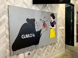 🍎 at Munchies Vegan Diner in Santa Ana