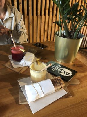 Vegan  toasties and juices at Mr. Morris in Tilburg