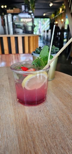 lemon and strawberry with sparkling water at Mr. Morris in Tilburg