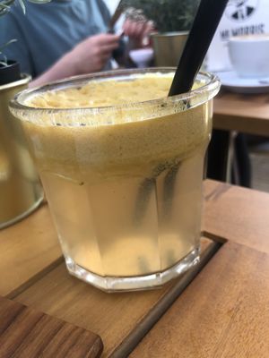 Freshly squeezed apple juice at Mr. Morris in Tilburg