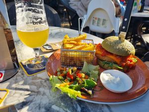 Avocado burger at Johanna's Hof in Castricum
