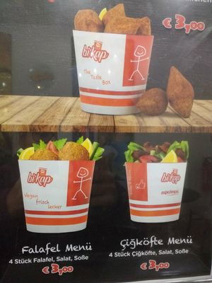 Men at Cigkoftem - Oil Tankstelle in Duisburg