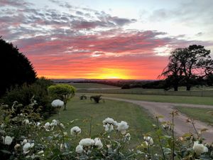 Watch the stunning sunrise from the comfort of your bed at Hilltop Hooves in Romsey