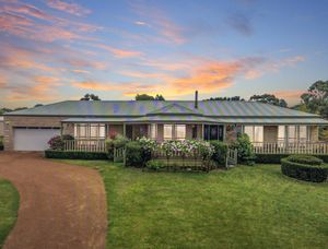 This charming country property is located on five acres in the Macedon Ranges at Hilltop Hooves in Romsey