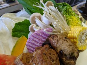 Veggies for hotpot at Jū Cuì Shí Yān in Lukang