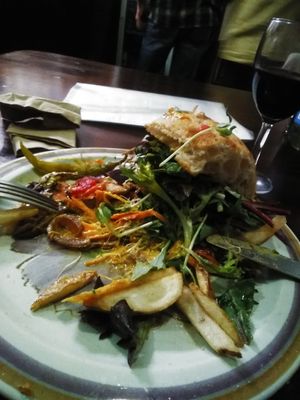 Tofu burger. And Rosnay Shiraz at Plant Based Wholefoods in Katoomba