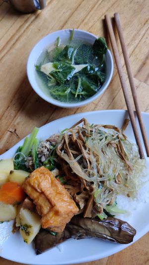 25K dong for the plate at Tinh in Hue