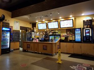 The counter & menu at Hot Krust in Orlando