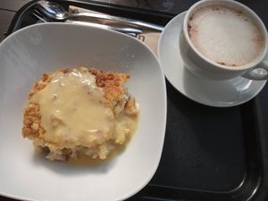 Cherry crumble with vanilla sauce and oat milk hot chocolate at Sattgrün Kolumba Viertel - Mitte in Cologne