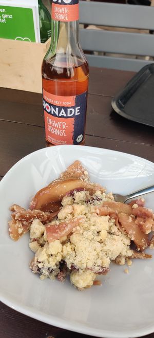 Apple and cherry crumble at Sattgrün Kolumba Viertel - Mitte in Cologne