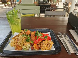 Buffet selection with kiwi yuzu lemonade at Sattgrün Kolumba Viertel - Mitte in Cologne