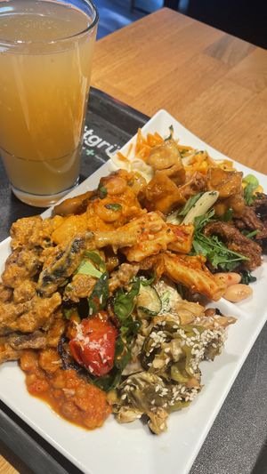 Buffet and apple juicee  at Sattgrün Kolumba Viertel - Mitte in Cologne