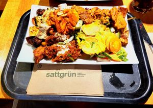 großer Teller, für großen Hunger 😋 at Sattgrün Kolumba Viertel - Mitte in Cologne
