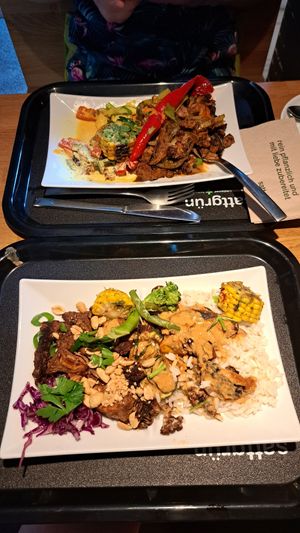 Middle-sized plates at Sattgrün Kolumba Viertel - Mitte in Cologne