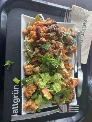 Salad and hot dishes all kind of mixed together. Deliciouss  at Sattgrün Kolumba Viertel - Mitte in Cologne