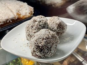 energy balls at Sattgrün Kolumba Viertel - Mitte in Cologne