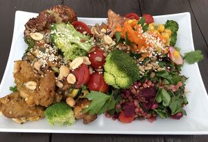 Medium plate  at Sattgrün Kolumba Viertel - Mitte in Cologne