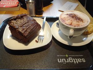 Chocolate cake and hot chocolate at Sattgrün Kolumba Viertel - Mitte in Cologne