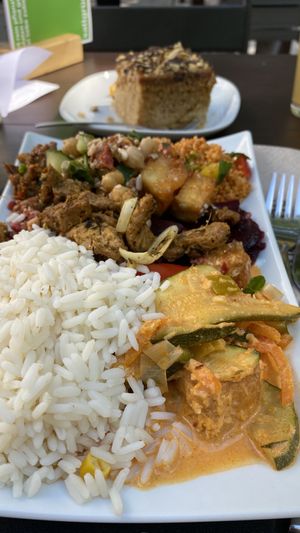 Mittlerer Teller 9,90€  at Sattgrün Kolumba Viertel - Mitte in Cologne