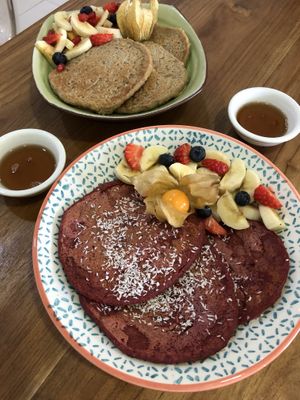 Flamingo pancakes and regular pancakes at One Happy Bowl in Noord