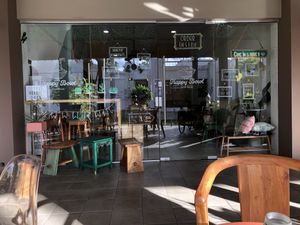 Store front at One Happy Bowl in Noord