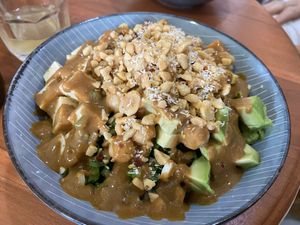 Delicious food at One Happy Bowl in Noord