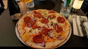 Pizza salami at MammaMia in The Hague