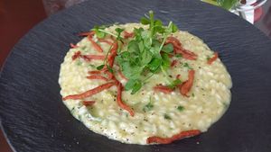 Vegan asparagus risotto at MammaMia in The Hague
