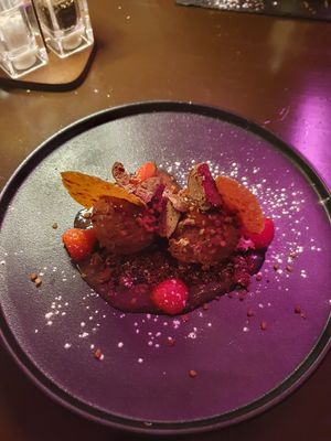 Vegan chocolate mousse with caramel at MammaMia in The Hague