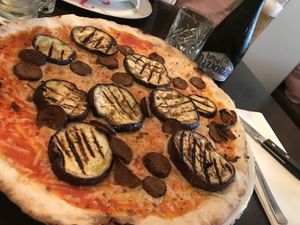 Vegan gluten free pizza at MammaMia in The Hague