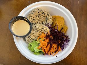 Milanesas de zapallitos con puré de boniato, ensalada y mayonesa de morrón   at Mango in Montevideo