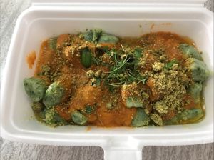 Ñoquis de espinaca con rawmesan at Mango in Montevideo