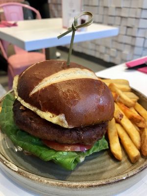 Classic burger at Kalifornia Kitchen in London