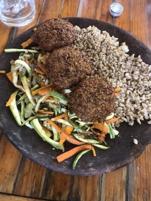 Arroz con vegetales y falafel at Piyoli in Puerto Escondido