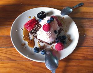 Vegan brownie with strawberry ice cream and berries 🍓 at Piyoli in Puerto Escondido