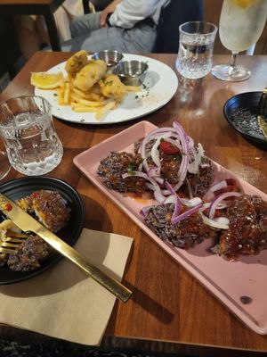 Fish and Ships und Fried Cauliflower at Drunken Vegan - 드렁큰비건 in Seoul