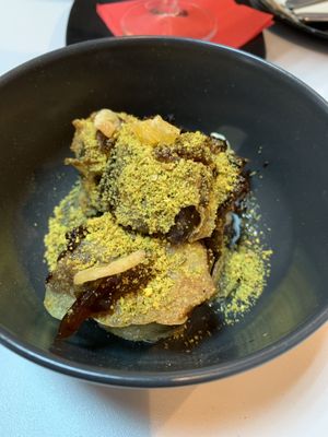 Plátano envuelto en hoja de arroz at Purpura Project in Alicante