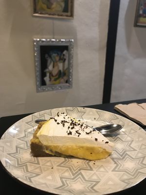 Mango cake at Purpura Project in Alicante