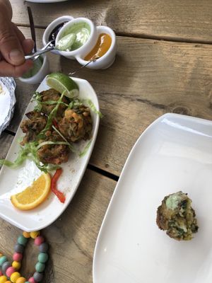 Vorspeise: Frittiertes Gemüse mit Dips   at Uit India in Alkmaar