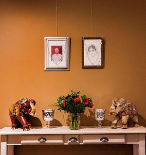 Maanish' late parents at Uit India in Alkmaar