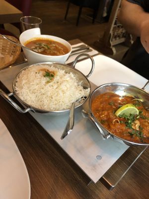Khumb do pyaza (on the left) and Chana masala (on the right) at Uit India in Alkmaar