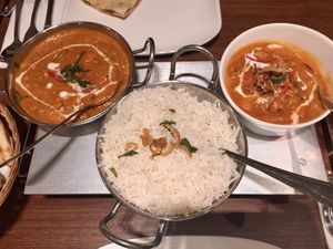 The vegetarian„chicken“ masala (left) and vegan option house special Punjabi Lababdar(right) at Uit India in Alkmaar