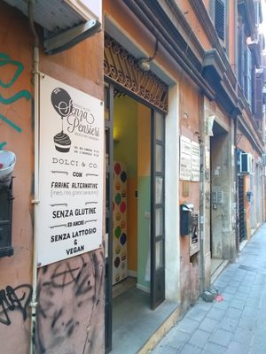 The outside at Senza Pensieri in Rome