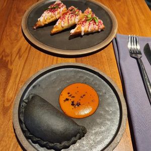 Empanada de carbón activado y samosas at SACRO in Buenos Aires