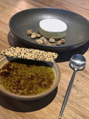 Postres. Créeme brûlée’s de matcha (un poco amargo para mi gusto, pero si te gusta la matcha esta perfecto) y key lime pie, un gusto interesante.  at SACRO in Buenos Aires