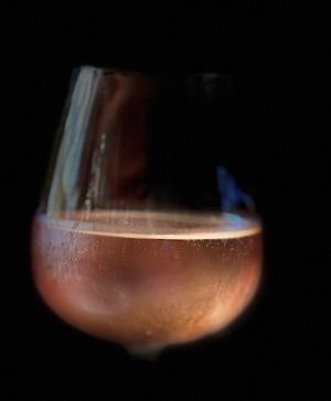 Oh, come to Mummy. Vegan rosé wine from France 🤓  at The Lamb Inn in Burford