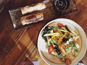 Mango salat mit tofu und spring veggie  rolls at Good Rice zum Elefanten in Konstanz