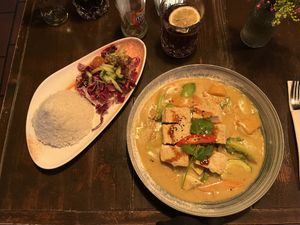 Reis und Gemüse mit Tofu in Erdnusssoße 🍛  at Good Rice zum Elefanten in Konstanz