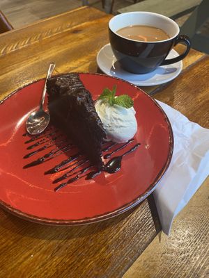 Having the most amazing experience each and every time here eating vegan🌱food😋and yummy desserts always made with so much LOVE💚🙏❤️.. at Vegology in West London