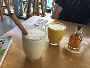  serpens smoothie and golden latte with almond milk at Puerto&Co in Puerto Viejo De Talamanca